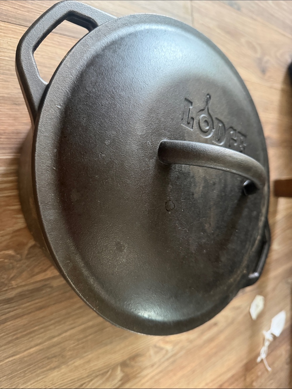 Lodge Cast Iron Dutch Oven - Black